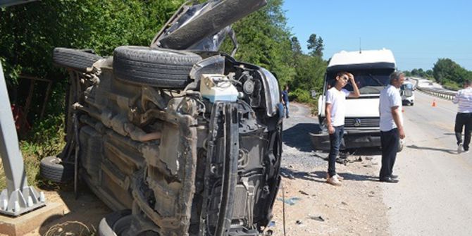 Düzce D-655 Karayolunda Trafik Kazası: 6 Yaralı