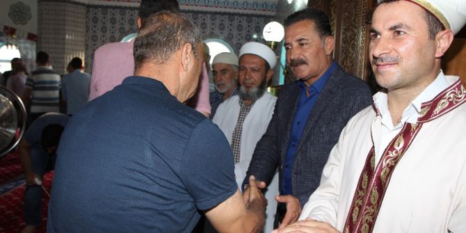 Başkan Tuna, Vatandaşlarla Bayramlaştı