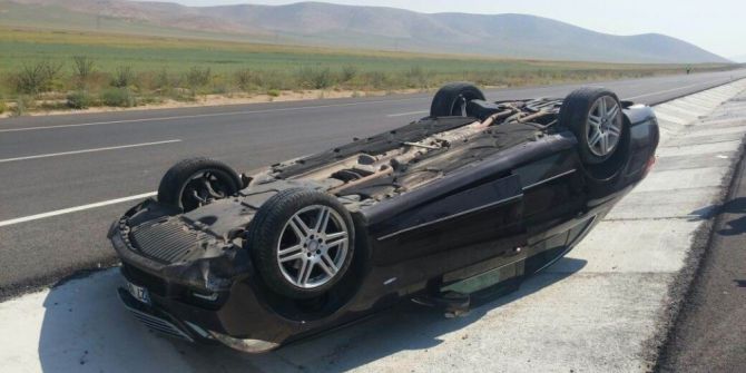 Takla Atan Otomobildeki Üç Yaşındaki Çocuk Öldü, 4 Kişi Yaralandı