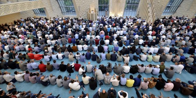 Almanya, Köln Ditib Merkez Camii’nde İlk Bayram Namazı Eda Edildi