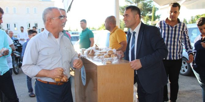 Adıyaman Belediyesi’nden Bayram Namazı Sonrası İkram