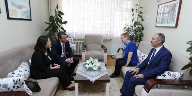 Vali Çelik Ve Eşi Şehit Ailesini Ziyaret Etti