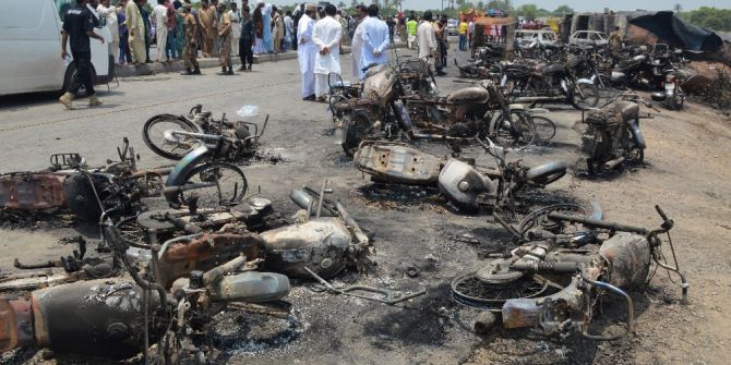 Pakistan’da Tanker Patladı: 140 Ölü