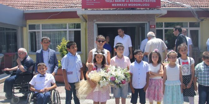 Bakan Kaya İle Küçük Çocuk Arasında Renkli Diyalog