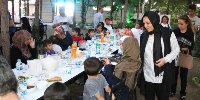 Büyükşehir Son İftar Yemeğini Yetimler İle Yaptı