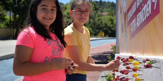 Şekerli Reklam Panoları Yine Çocukların İlgi Odağı Oldu