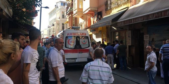 Fatih’te Binanın Son Katı Çöktü: 1 Ölü