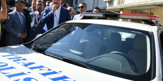Bakan Zeybekci Telsizden Anonsla Polislerin Bayramını Kutladı