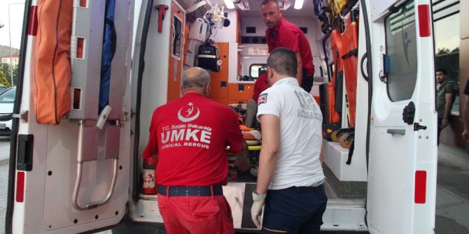 Otomobil Bahçeye Uçtu: 3 Yaralı