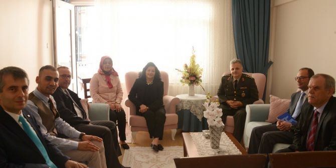 Muğla’ya Atanan Kadın Vali, Şehit Yakınları Ve Gazi Ailelerini Unutmadı