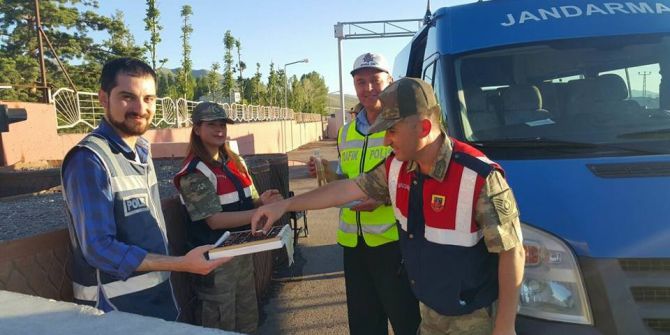 Sürücülere Bayram Şekeri Jandarmadan