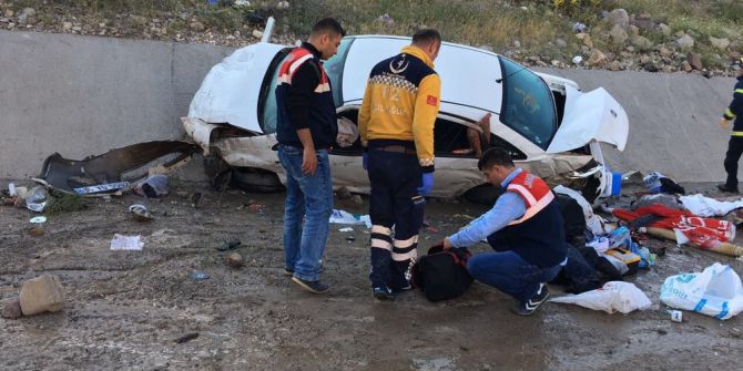 Sivas’ta Otomobil Su Kanalına Uçtu: 2 Ölü