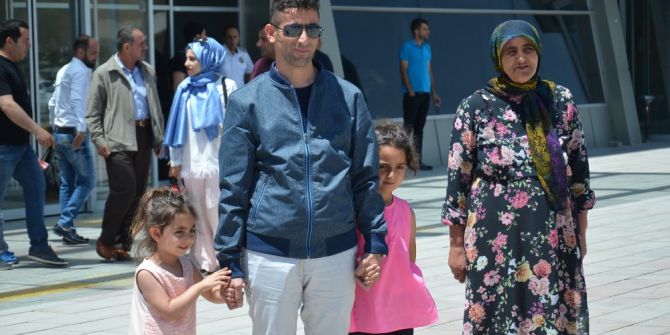 Hayali Gerçekleşen Yüksekovalı Minik Yağmur Evine Döndü