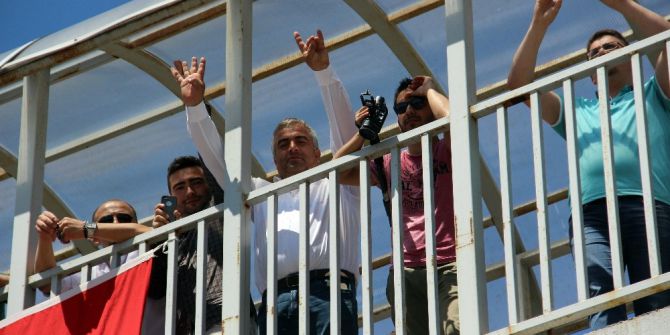 Kılıçdaroğlu’na Rabia İşaretli Tepkili Karşılama