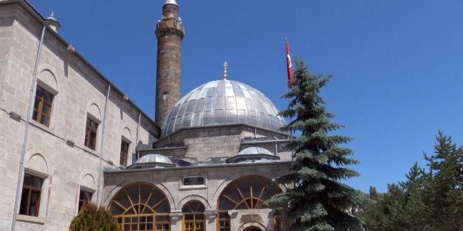 Harakani Türbesi’ne Bayram Ziyareti