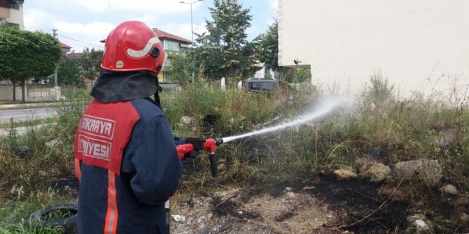 Tutuşan Otları İtfaiye Ekipleri Söndürdü