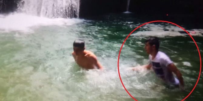 Şelalede Yüzerken Boğulma Anı Görüntülendi