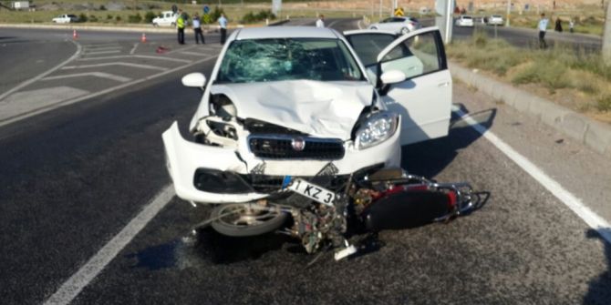 Otomobille Çarpışan Motosikletli Hayatını Kaybetti
