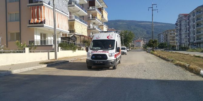 Polis Memuru Yanlışlıkla Kendini Vurdu