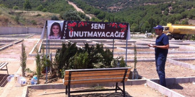 Ceylin’in Kabrine Bayram Ziyareti