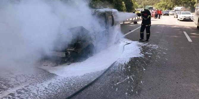 Seyir Halindeki Araç Alev Alev Yandı