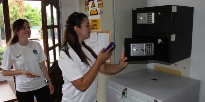 Eğitmenler Engelli Öğrencileri İçin Cep Telefonlarından Vazgeçti