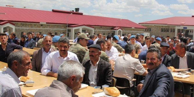 Başkale’de Emekli Olan Güvenlik Korucularına Veda Yemeği