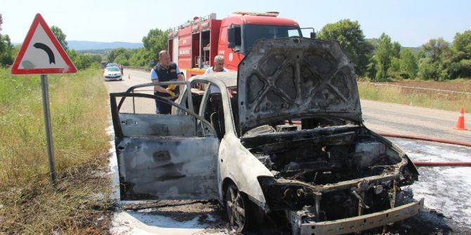 Seyir Halindeki Otomobil Alev Aldı