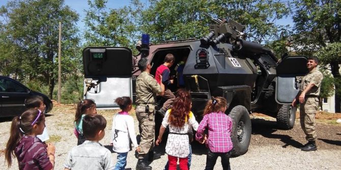 Çocuklara Polis Ve Jandarma Tanıtıldı