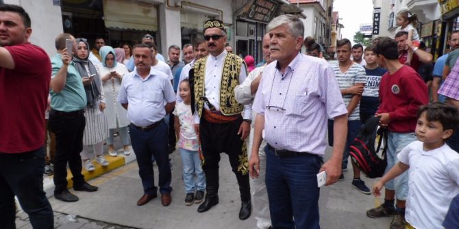 Yüz Yılı Aşkın Gelenek Sürüyor