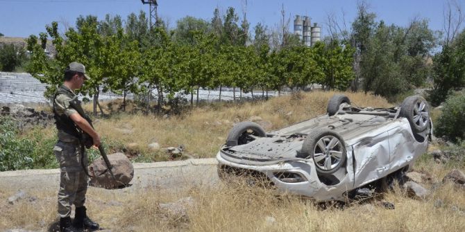 Takla Atan Otomobildeki 4 Kişi Yaralandı