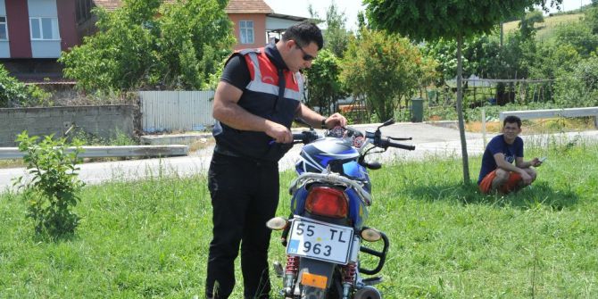 Motosikletler Kafa Kafaya Çarpıştı: 2 Yaralı