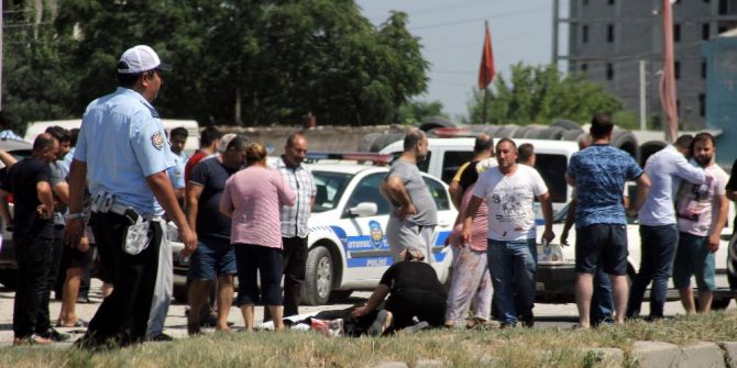 Adana’da Kamyonet Motosiklete Çarptı: 1 Ölü, 1 Yaralı