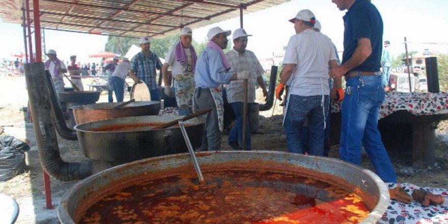 Şenlikte 15 Kazan Pilav Dağıtıldı