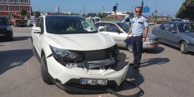 Otomobil İle Motosiklet Çarpıştı: 1 Yaralı