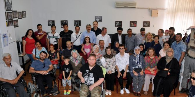 Başkan Alıcık, Engellileri Bayramda Da Yalnız Bırakmadı