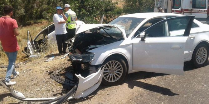 Üç Otomobil Birbirine Girdi: 9 Yaralı