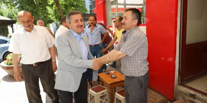 Başkan Vatandaşlarla Hem Bayramlaştı Hem De Sorunlarını Dinledi