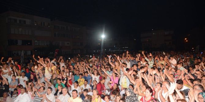 Karacabeyliler, Tarık Mengüç’ün Şarkılarıyla Coştu