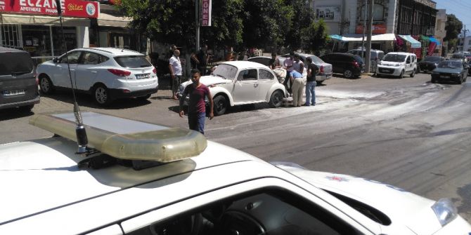 Park Halindeki Klasik Otomobil Yandı