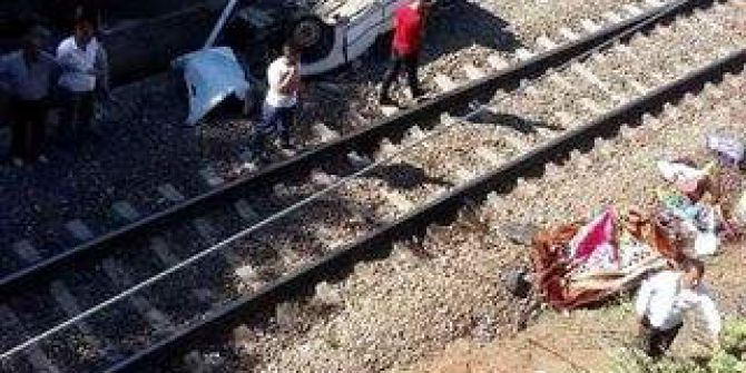 Kaza Yapan Otomobil Köprüden Tren Yoluna Düştü: 1 Ölü
