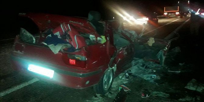 Otomobil İle Hafif Ticari Araç Çarpıştı: 1 Ölü, 13 Yaralı