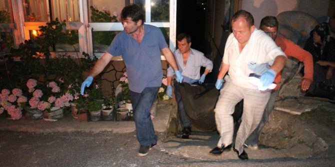 Yaşlı Adam Evinde, Bekçi İse İş Yerinde Ölü Bulundu