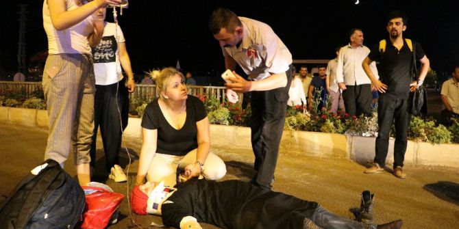 Karşıdan Karşıya Geçmek İsteyen Aileye Cip Çarptı Biri Bebek 3 Kişi Yaralandı