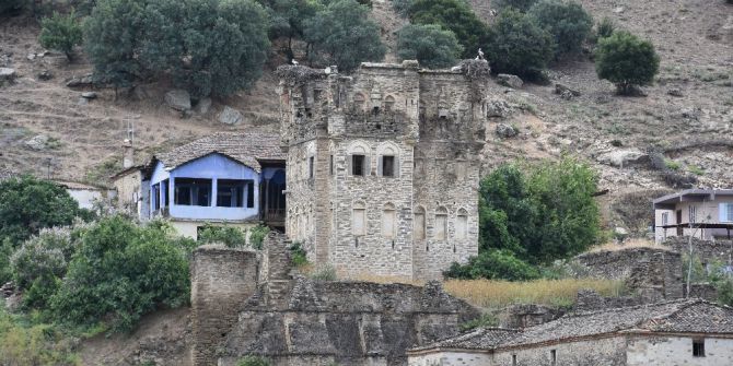 Tarihi Arpaz Kalesi Restore Edilecek