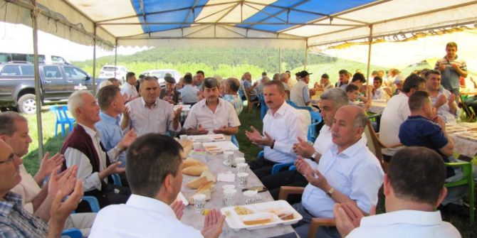 Hayır Yemeğine 500 Kişi Katıldı