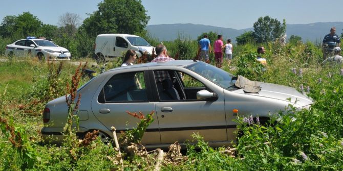 Yaralanan Yakınlarını Takip Ederken Ambulansa Çarptılar