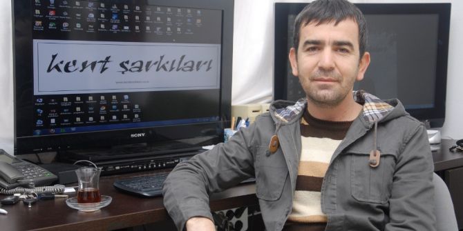 Kent Şarkıları, "Sevgiden Yana" Söylüyor