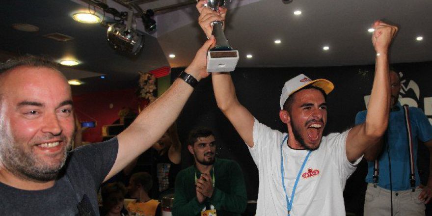 Sıcak Çay İçme Yarışması