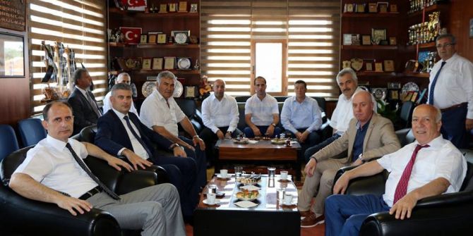 Sevgi Seli Makam Odasına Sığmadı